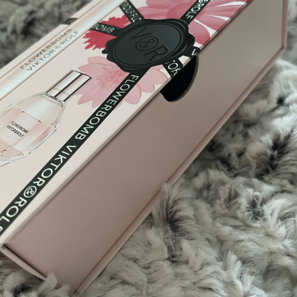 Viktor&Rolf Mini Flowerbomb Eau de Parfum Perfume Set - Picture 5 of 5